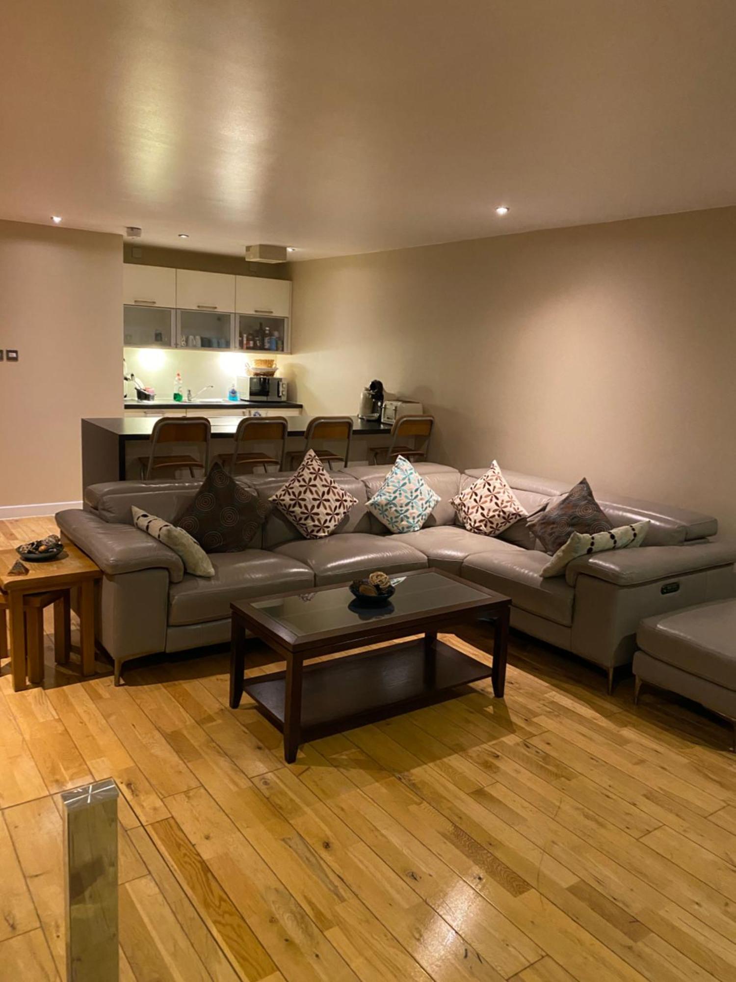 City Centre 2 Bedroom Apartment, Secure Parking. Γλασκώβη Εξωτερικό φωτογραφία